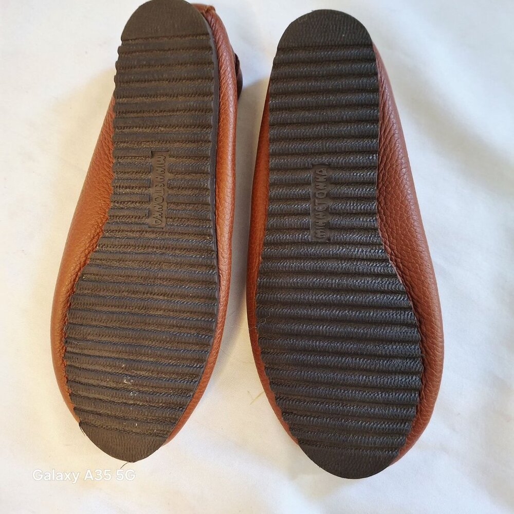 NWOT Minnetonka Womens Brown Leather Slip-On Moccasins Size 7 With Rubber Sole - Picture 3 of 7